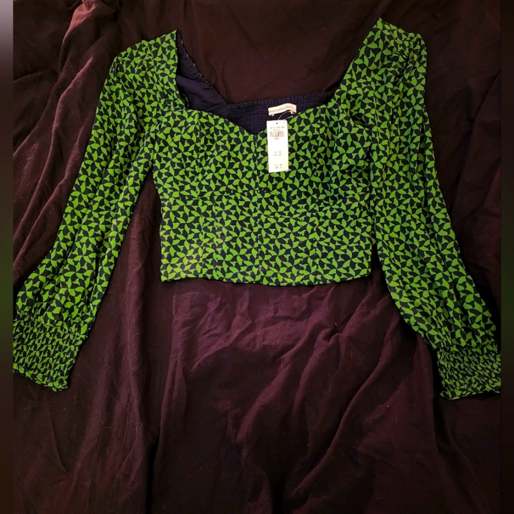 Abercrombie and Fitch New Green sweetheart neckline, Ballon sleeve top.